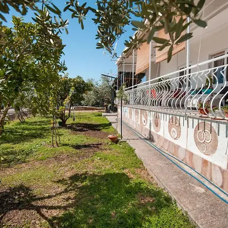 Tomi - With Large Terrace Apartament *
